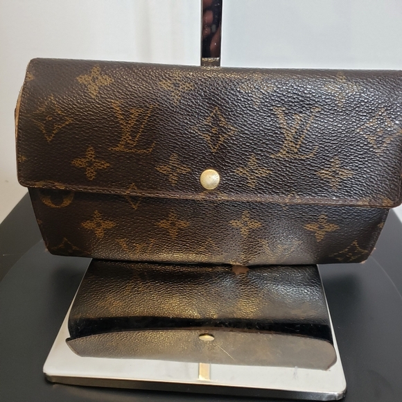 Louis Vuitton Vintage Women's Monogram Brown Sarah Wallet - Picture 1 of 16